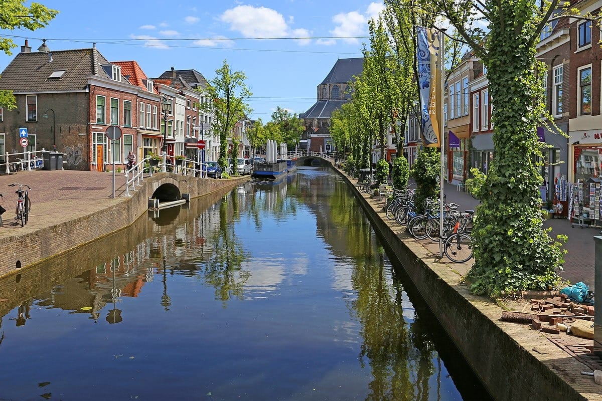 00_0781_Canal_in_Delft_(NL).jpeg